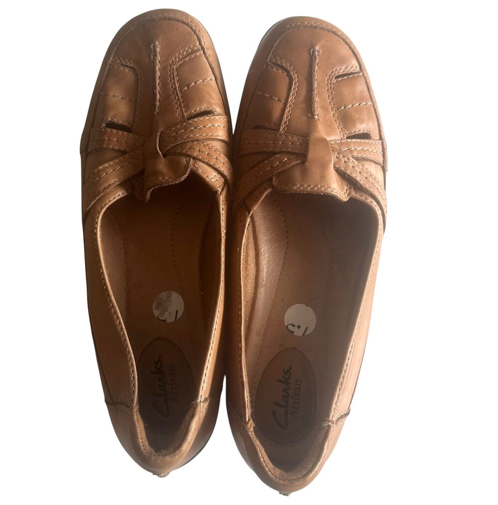 Clarks Artisan Tan Slip-On Loafers Womens Size 7.5 Leather Round Toe Brown Shoes